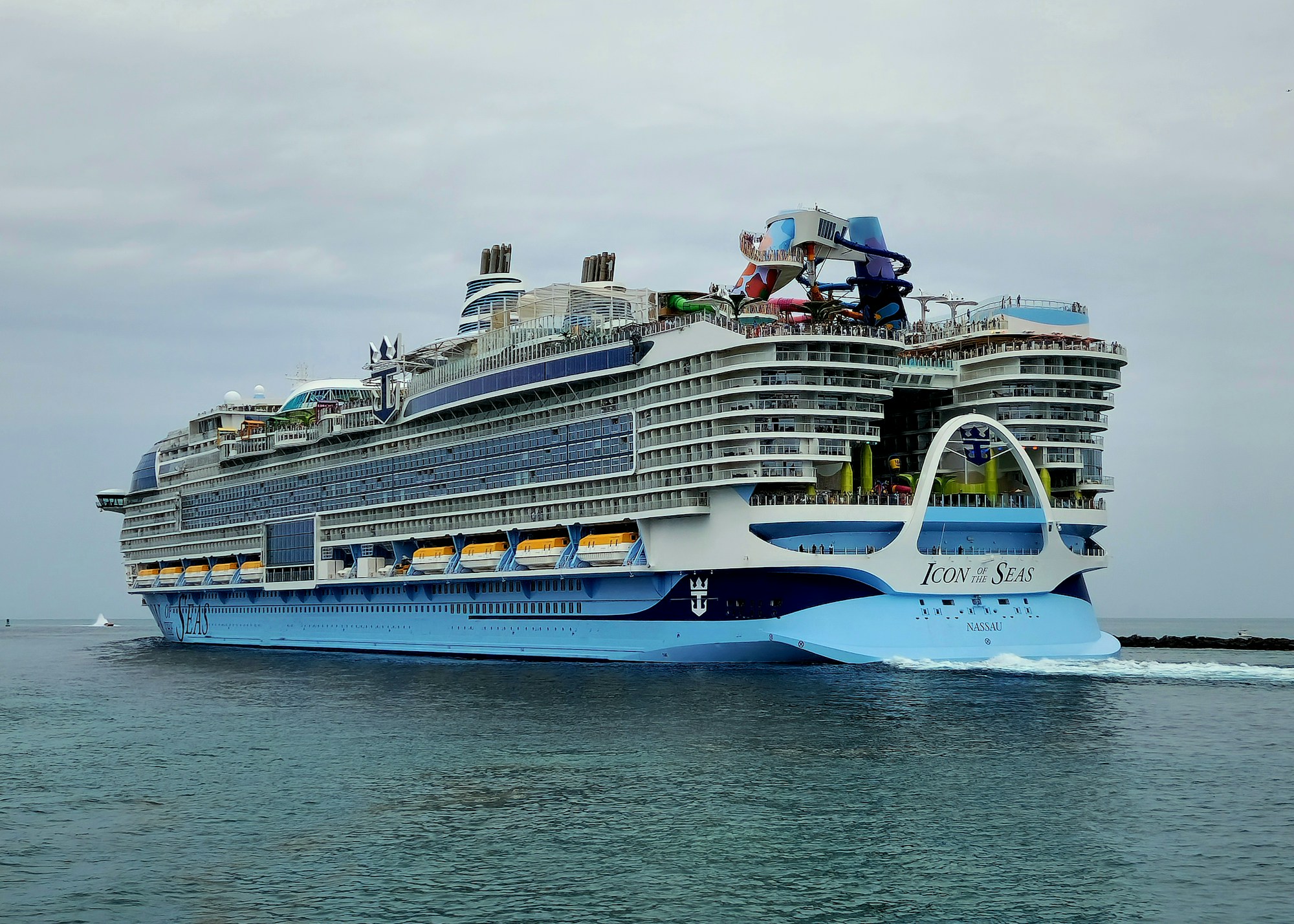 Crucero de lujo en el mar